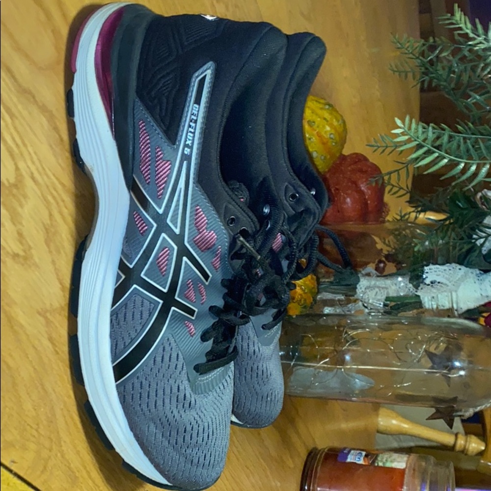 ASIC women’s sneakers